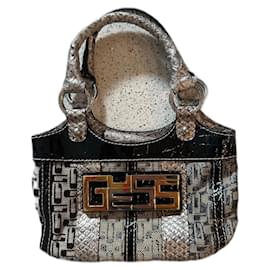 Guess Mini Handtasche Schwarz Silber Python Optik Schwarz Silber
