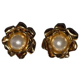 Yves Saint Laurent Clipe de brincos em metal dourado e pérolas Dourado