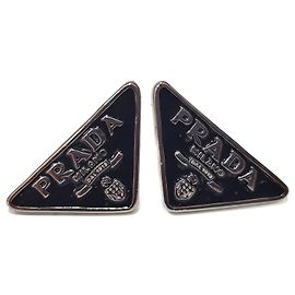 Brincos Prada Logo Triângulo esmalte preto e prata Preto