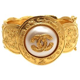 Chanel Coco Mark Bangle Gold Gold hardware