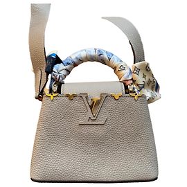 Louis Vuitton Capucines Mini em couro Taurillon Cinza Cinza