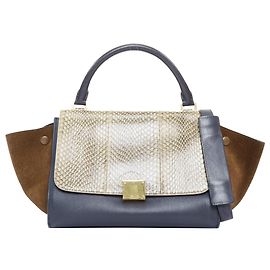 Céline Bolsa de flap em couro escalado bege Trapeze CELINE com hardware dourado azul marinho e marrom Azul Azul marinho