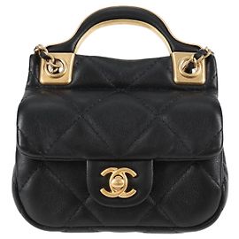 Chanel Lady Handle Klappkartenhalter aus gestepptem Kalbsleder mit Kette Schwarz