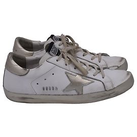 Baskets Golden Goose Super-Star Basses en Cuir de Vache Blanc Blanc Écru