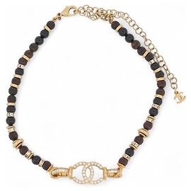 NOVO COLAR CHOKER CHANEL LOGO CC COM STRASS E PEROLAS NEGRAS DE MADEIRA Dourado