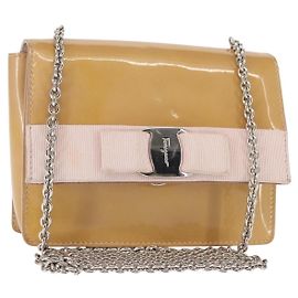 Borsa a Spalla Chain Vala Smalto Beige Argento Auth 143357 di Salvatore Ferragamo Argento Beige