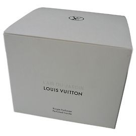 LOUIS VUITTON Vela perfumada de luxo nova O AR DO JARDIM 220 gramas ESGOTADO Branco