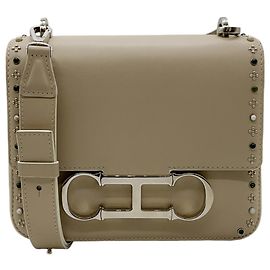 Borsa a tracolla mini in pelle taupe con borchie Carolina Herrera Crudo