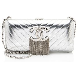 Chanel Metallic Crumpled Lambskin Fransen-Clutch Silber Metallisch