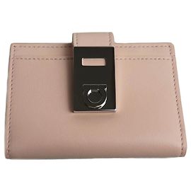 Tarjetero Gancini Hug de Salvatore Ferragamo Rosa