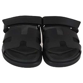 Hermès Herms Black Leather Chypre Flat Sandals Black