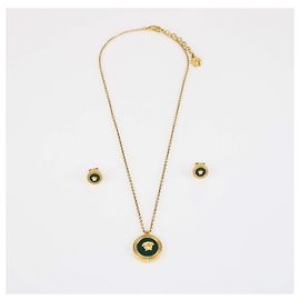 Versace Collier en chaîne dorée avec pendentif médaillon Méduse en émail vert et ensemble de boucles d'oreilles puces Vert