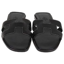 Hermès Hermes Black Box Leather Oran Flat Sandals Black
