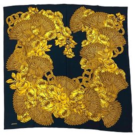 Lenço de seda estampado floral preto e dourado Chanel Preto Dourado