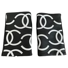 Luvas sem dedos em couro preto e branco com logo CC completo Chanel 22S 7.5 Preto Branco