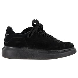 Sneakers Oversized Alexander Mcqueen in Pelle Scamosciata Nera Tripla Nero