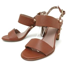 NEUE VALENTINO GARAVANI ROCKSTUD-SANDALEN 37 FERSEN AUS KAMELLEDER Kamel