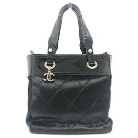 Sac à main en cuir avec anse en cuir noir émaillé Chanel Noir