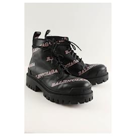 Balenciaga-Botas Strike de couro pretas-Preto