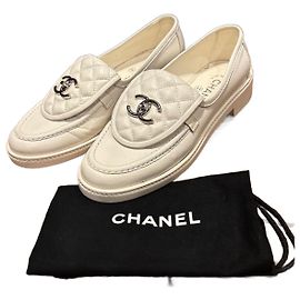 Mocassins Chanel Turnlock CC 38,5 Blanc