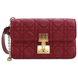 Clutch de muñeca DiorAddict en piel de cordero roja Cannage Roja