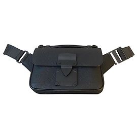 Borsa a tracolla S Lock in taurillon monogramma nero opaco Louis Vuitton Nero