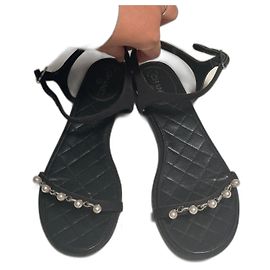 Sandali Chanel in tessuto nero Nero