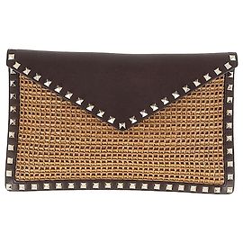 Valentino Garavani Valentino Large Rockstud Clutch Bag in Brown Raffia Brown