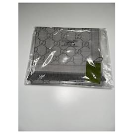 Gucci-Cachecol de lã reversível Gucci GG Monogram Cinza Claro e Escuro - Novo-Cinza,Cinza antracite