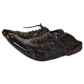Miu Miu Schnürschuhe aus Lackleder schwarz Schwarz