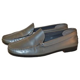 Tod's Driving Loafers Leder silber grau Größe 38 Silber Grau