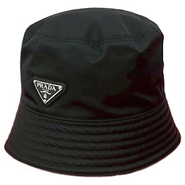Cappello a secchiello in nylon Re-Nylon di Prada Nero