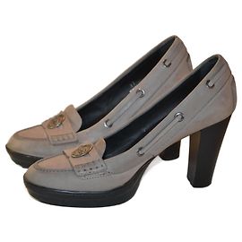 Tod's Pumps grau Wildleder Grau