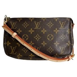 Bolsa de Ombro Pochette Monogram Louis Vuitton Marrom