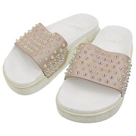 Chinelos de chuveiro com studs Christian Louboutin Branco Bege