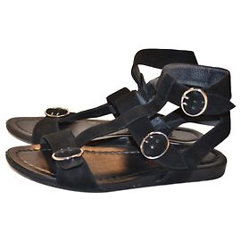 Sandales plates Prada en daim noir taille 36 Noir