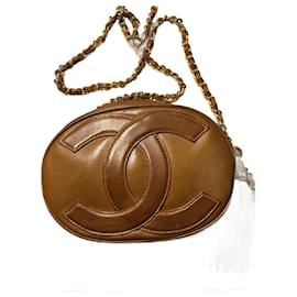 Chanel Bolsa de couro oval cor camelo Camelo