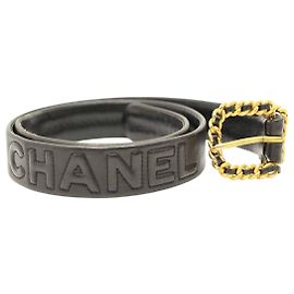 Cinto de couro preto com corrente dourada e logotipo Chanel Preto Dourado