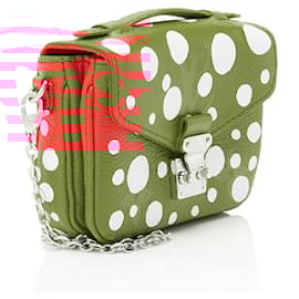 Louis Vuitton-Pochette Metis Micro em Empreinte Monograma Gigante Infinito com Pontos Louis Vuitton x YK-Vermelho