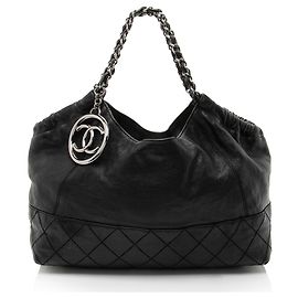 Chanel Tote Shopper Petit Cocos em Couro de Bezerro Preto