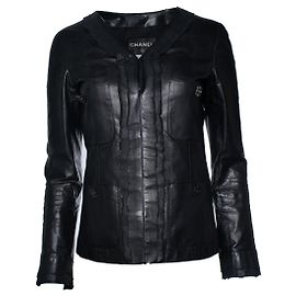 Chanel, schwarze geraffte Jacke mit 4 Taschen aus Leder Schwarz