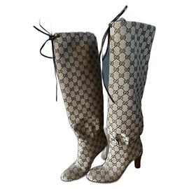 Botas Gucci acima do joelho Creme