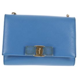 Bolsa transversal Ginny em couro pequena da Salvatore Ferragamo Azul