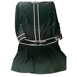Robe noire Ted Baker avec liseré blanc et nœud Noir