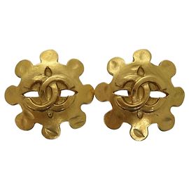 Pendientes de metal dorado con flor y marca Coco vintage de Chanel Dorado
