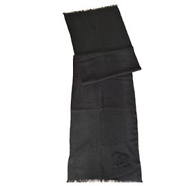 Bufanda Chanel de cachemira negra con doble C en relieve Negro