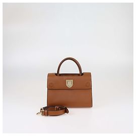 Sac à main Diorever petit modèle en cuir marron Christian Dior Marron