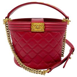 Bolsa Bucket Boy em couro de bezerro matelado Chanel vermelho / hardware dourado Vermelho