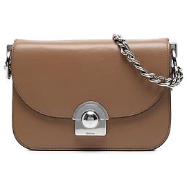 Bolsa transversal Prada em couro glace marrom Arcade Marrom