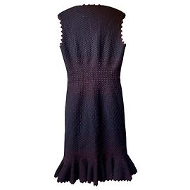 robe tricotée sans manches sculptée Alaïa Paris, taille 40 FR (correspond à M, US 8/UK 12). Noir Rouge Bleu Marine